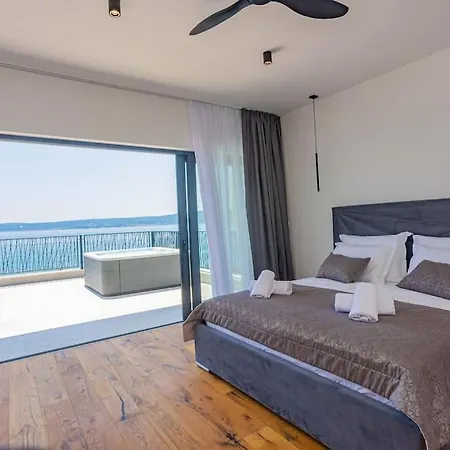 Beachfront Sol&mar With Heated Pool And Jacuzzi *