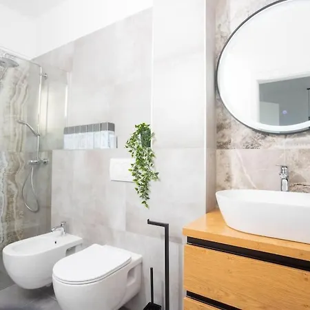 Beachfront Sol&mar With Heated Pool And Jacuzzi Villa Kaštela