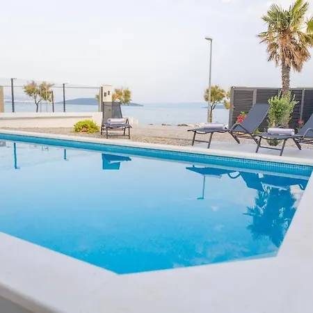 Beachfront Sol&mar With Heated Pool And Jacuzzi *