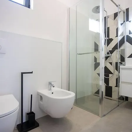 Beachfront Sol&mar With Heated Pool And Jacuzzi * Kaštela