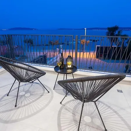 Beachfront Sol&mar With Heated Pool And Jacuzzi