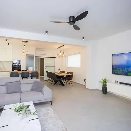 Villa Beachfront Sol&mar With Heated Pool And Jacuzzi