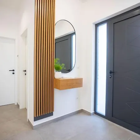 Beachfront Sol&mar With Heated Pool And Jacuzzi Villa