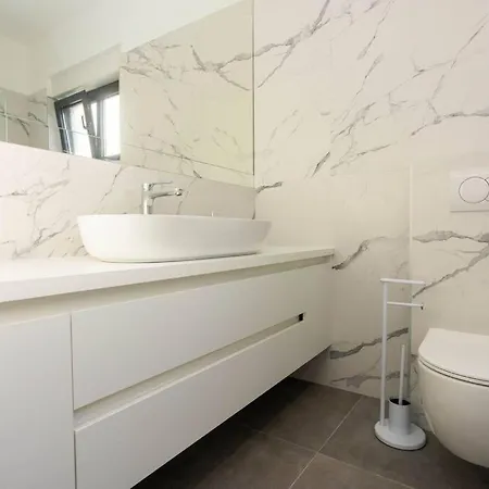 Beachfront Sol&mar With Heated Pool And Jacuzzi Villa