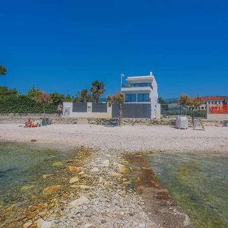 Beachfront Sol&mar With Heated Pool And Jacuzzi