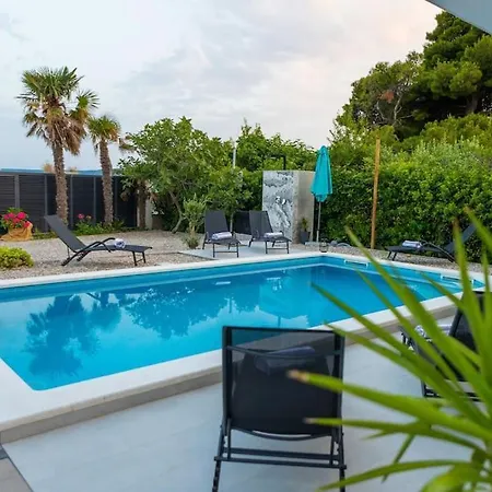 Beachfront Sol&mar With Heated Pool And Jacuzzi *