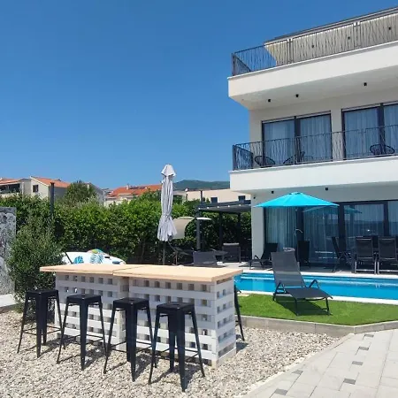 Villa Beachfront Sol&mar With Heated Pool And Jacuzzi