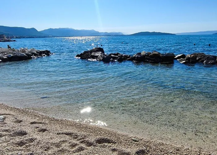 Beachfront Sol&mar With Heated Pool And Jacuzzi * Kaštela