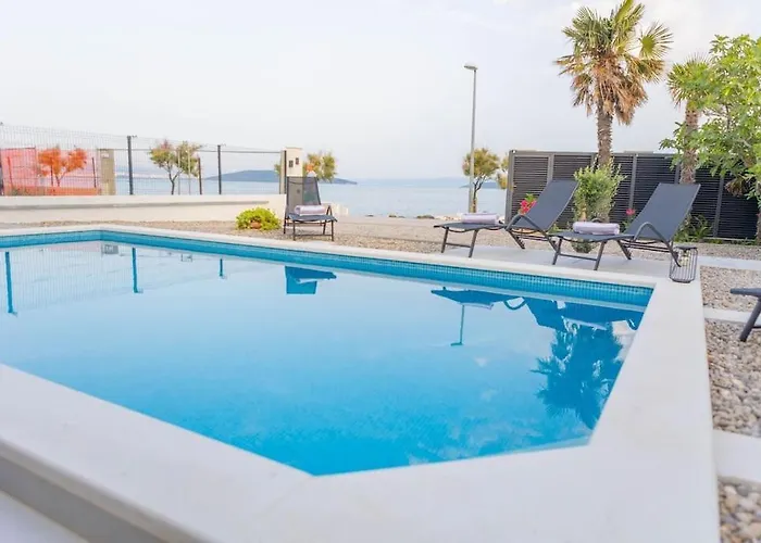 Beachfront Sol&mar With Heated Pool And Jacuzzi *