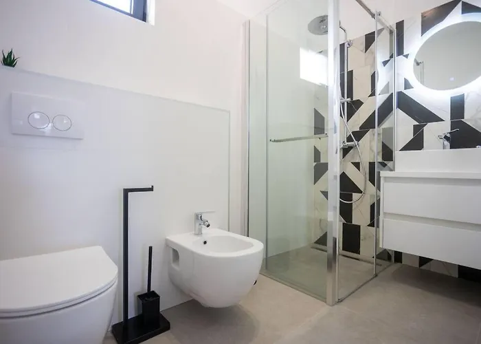 Beachfront Sol&mar With Heated Pool And Jacuzzi * Kaštela