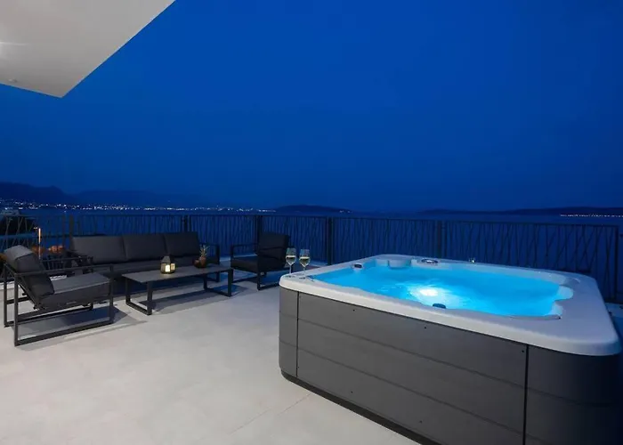 Beachfront Sol&mar With Heated Pool And Jacuzzi *