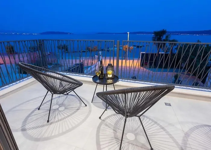 Beachfront Sol&mar With Heated Pool And Jacuzzi