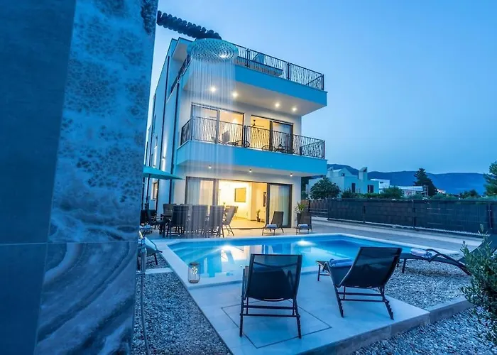 Beachfront Sol&mar With Heated Pool And Jacuzzi 别墅