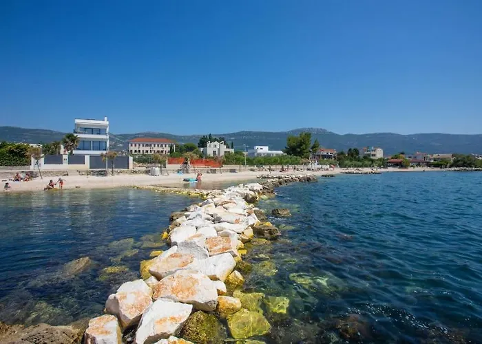 Beachfront Sol&mar With Heated Pool And Jacuzzi 别墅 Kaštela
