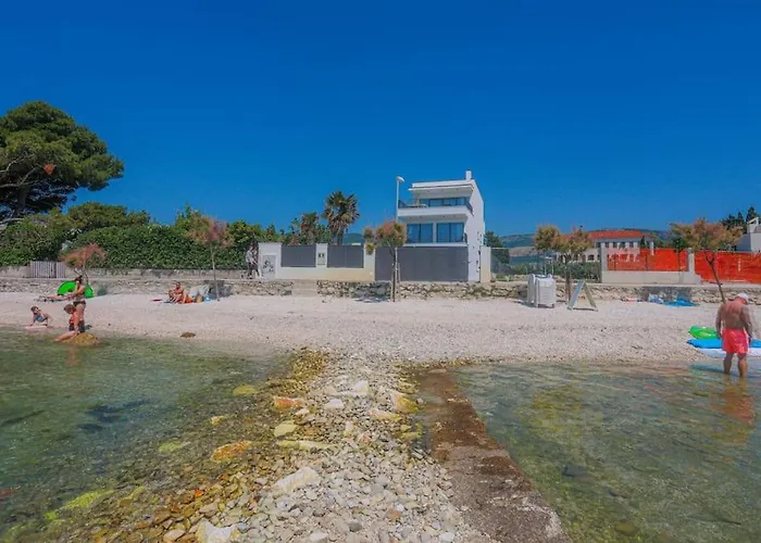 Beachfront Sol&mar With Heated Pool And Jacuzzi