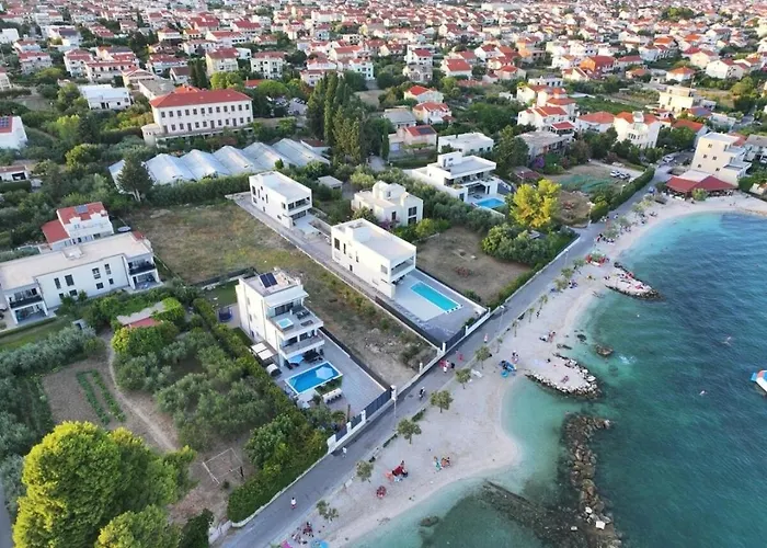 Beachfront Sol&mar With Heated Pool And Jacuzzi 别墅 *