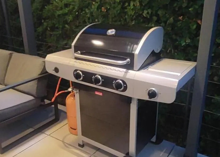 Beachfront Sol&mar With Heated Pool And Jacuzzi Kaštela