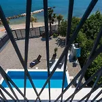 Villa Beachfront Sol&mar With Heated Pool And Jacuzzi Kastela