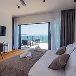 Beachfront Sol&mar With Heated Pool And Jacuzzi Villa Kastela