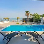 Villa Beachfront Sol&mar With Heated Pool And Jacuzzi Kastela