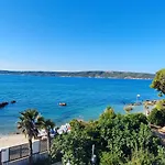 Beachfront Sol&mar With Heated Pool And Jacuzzi * Kastela