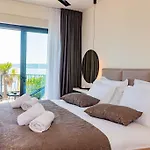 Villa Beachfront Sol&mar With Heated Pool And Jacuzzi Kastela
