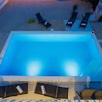Beachfront Sol&mar With Heated Pool And Jacuzzi * Kastela