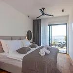 Beachfront Sol&mar With Heated Pool And Jacuzzi Villa Kastela