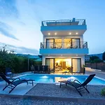 Beachfront Sol&mar With Heated Pool And Jacuzzi Villa *