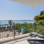 Beachfront Sol&mar With Heated Pool And Jacuzzi Kastela
