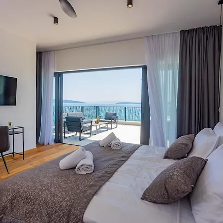 Beachfront Sol&mar With Heated Pool And Jacuzzi וילה Kaštela