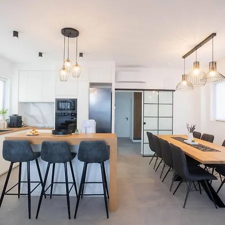 Beachfront Sol&mar With Heated Pool And Jacuzzi