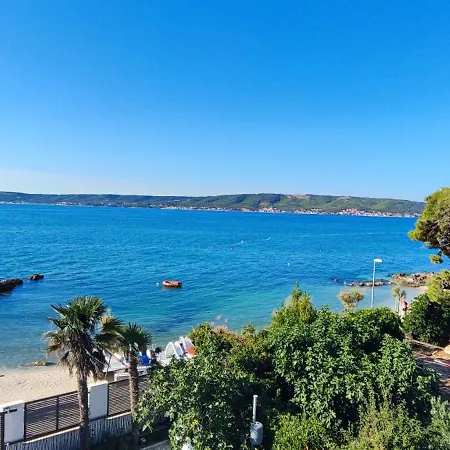 Beachfront Sol&mar With Heated Pool And Jacuzzi * Kaštela