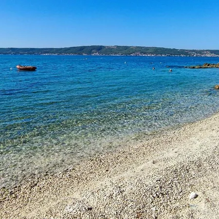 Beachfront Sol&mar With Heated Pool And Jacuzzi 빌라 Kaštela
