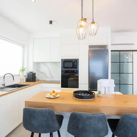 וילה Beachfront Sol&mar With Heated Pool And Jacuzzi *