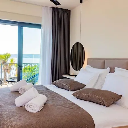 别墅 Beachfront Sol&mar With Heated Pool And Jacuzzi Kaštela