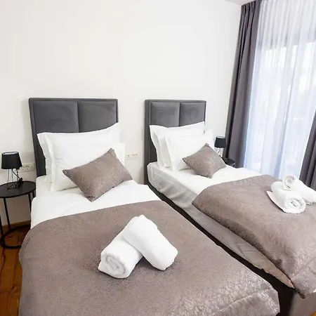 וילה Beachfront Sol&mar With Heated Pool And Jacuzzi Kaštela