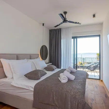 Beachfront Sol&mar With Heated Pool And Jacuzzi 别墅 Kaštela