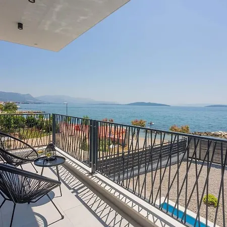 וילה Beachfront Sol&mar With Heated Pool And Jacuzzi *