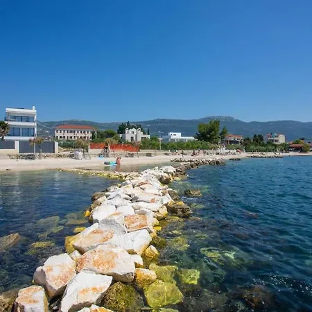 Beachfront Sol&mar With Heated Pool And Jacuzzi 别墅 Kaštela