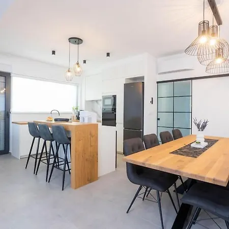 וילה Beachfront Sol&mar With Heated Pool And Jacuzzi