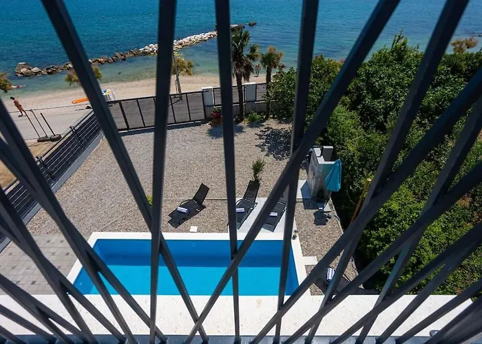 ヴィラ Beachfront Sol&mar With Heated Pool And Jacuzzi Kaštela