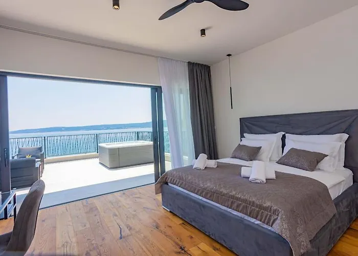 Beachfront Sol&mar With Heated Pool And Jacuzzi *