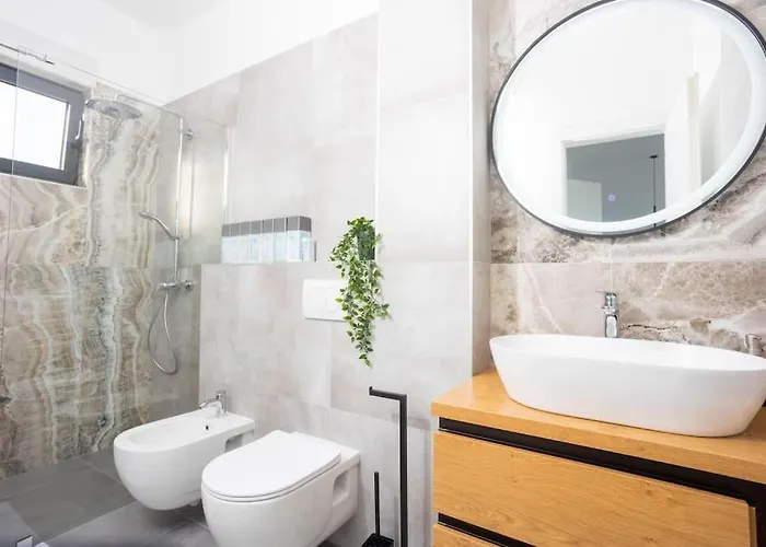 Beachfront Sol&mar With Heated Pool And Jacuzzi ヴィラ Kaštela