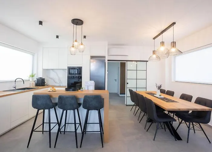 Beachfront Sol&mar With Heated Pool And Jacuzzi