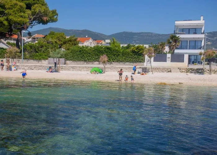 Beachfront Sol&mar With Heated Pool And Jacuzzi * Kaštela