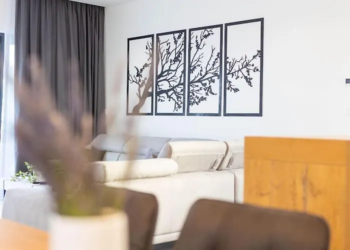 Beachfront Sol&mar With Heated Pool And Jacuzzi Kaštela