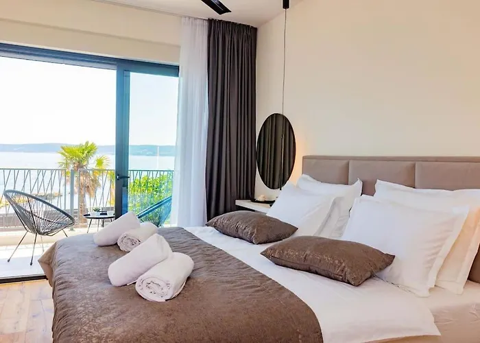 ヴィラ Beachfront Sol&mar With Heated Pool And Jacuzzi Kaštela