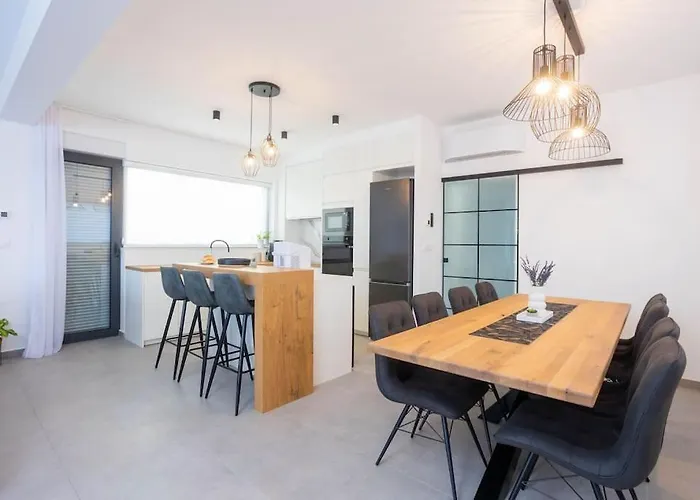 ヴィラ Beachfront Sol&mar With Heated Pool And Jacuzzi