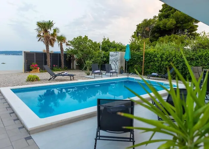 Beachfront Sol&mar With Heated Pool And Jacuzzi *